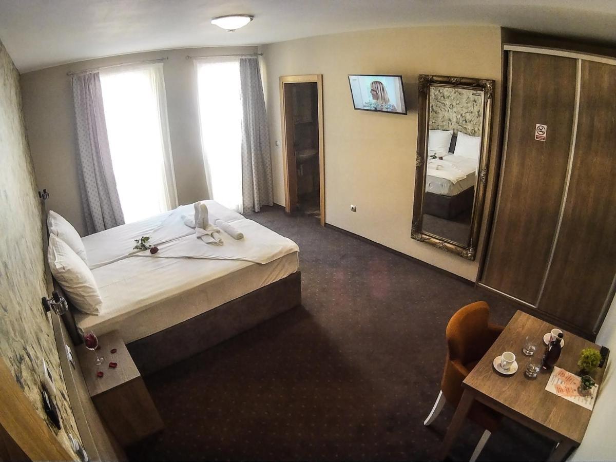 Hotel Moskva Banja Luka Kültér fotó